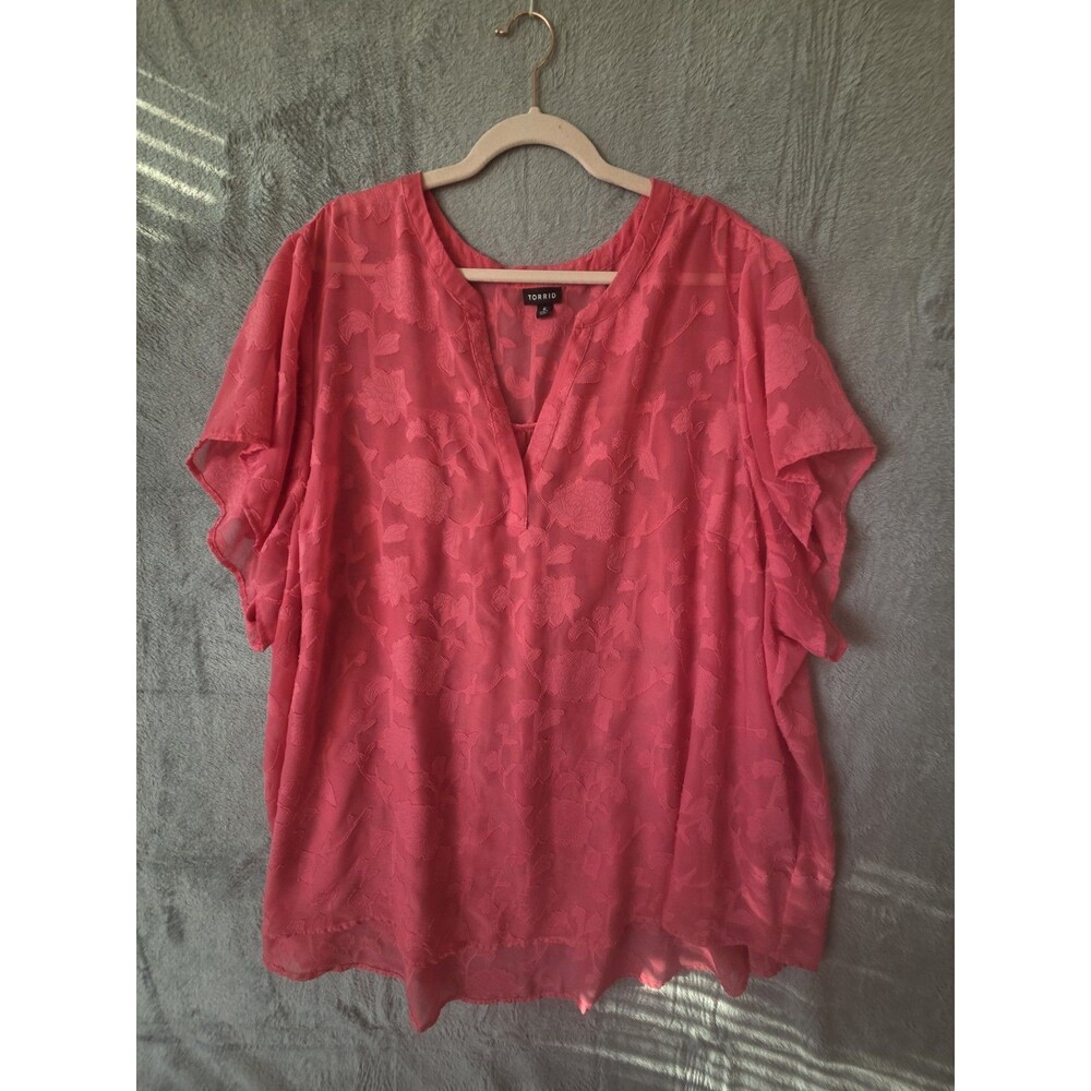 Torrid Women's Blouse Sz 30 Pink Floral Chiffon Textured Flutter V-Neck Burnout